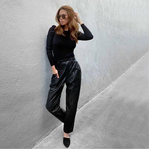 DECJUBA - Yoke Front Black Pant - size US 8